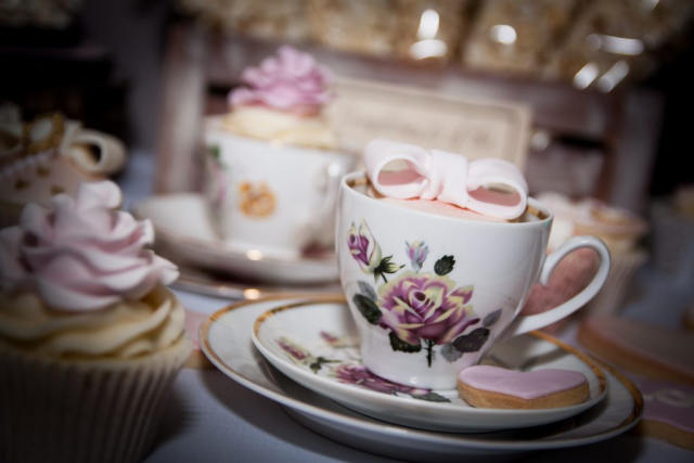 Wedding Cup and cake decorations