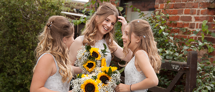 AlanBulldeathPhotographyBanner2 Bridesmaids smiling holding